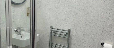 Deluxe Double Room | Bathroom