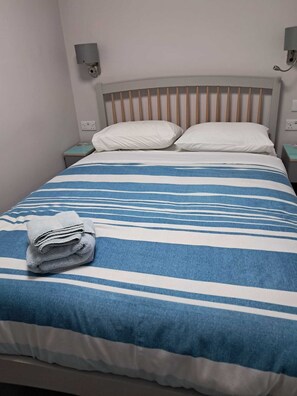 Iron/ironing board, free WiFi - Central Hotel  (Sutton-in-Ashfield)