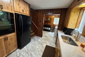 Kjøleskap, mikrobølgeovn, ovn og oppvaskmaskin