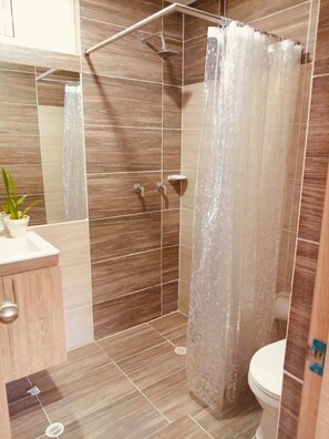 Håndklær, såpe og toalettpapir