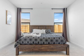 4 bedrooms, iron/ironing board, WiFi, bed sheets