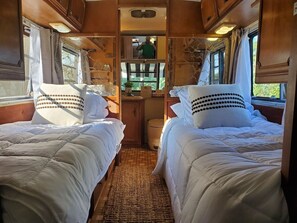 1 bedroom, bed sheets