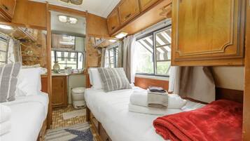 1 dormitori i roba de llit