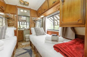 1 habitación y ropa de cama