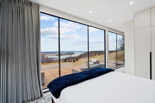 Paradise Point Rover River View