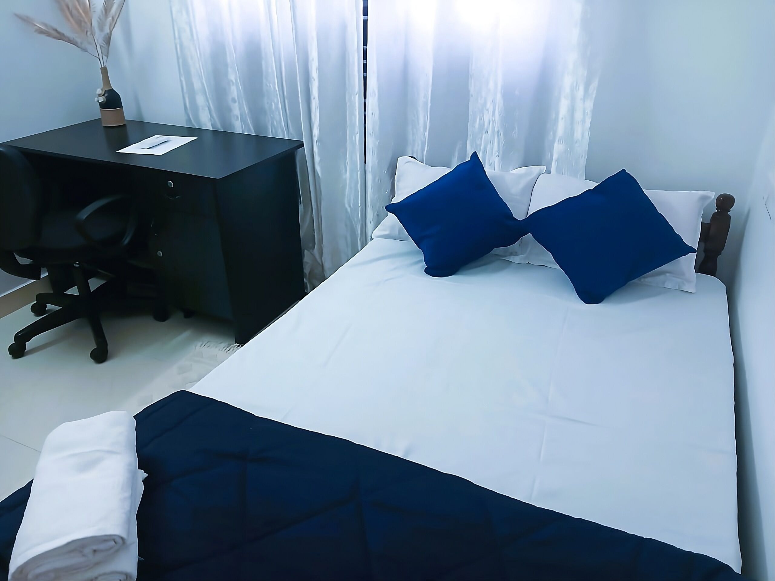 4 bedrooms, desk, iron/ironing board, WiFi