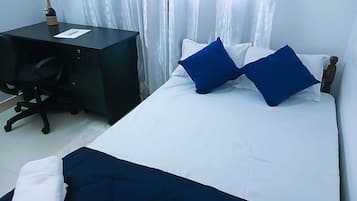 4 bedrooms, desk, iron/ironing board, WiFi