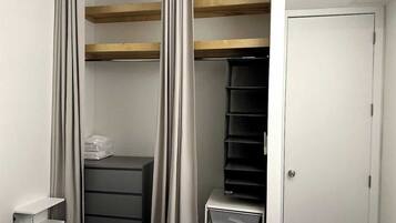 1 chambre, fer et planche Ă repasser, Wi-Fi, draps fournis