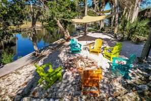 Property grounds - Canal Front|Screened Pool|Dock|Firepit|Dog OK|Sleeps 9 (Crystal River)