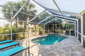 Pool - Canal Front|Screened Pool|Dock|Firepit|Dog OK|Sleeps 9 (Crystal River)