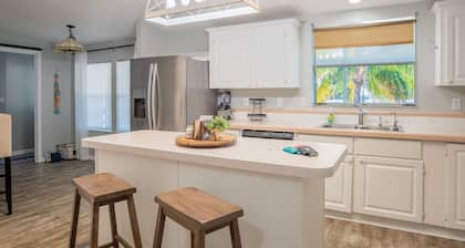 Island Time-Ozello Canal Home -PvtDockw/Lift - DogOk-10ppl