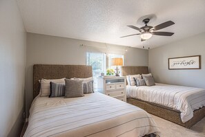 3 bedrooms, desk, free WiFi, bed sheets