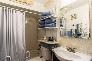 Towels - Mermaid Manor Carriage House - Screened Saltwater Pool- Hottub - Sleeps 6 - Dog OK (Homosassa)