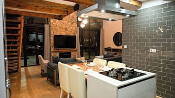 Villa, Patio, Mountain View | In-room dining