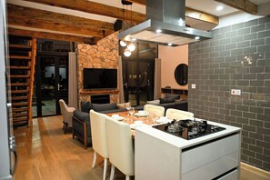 Villa, Patio, Mountain View | In-room dining - Mountain Lakes Resort and Spa (Juliasdale)
