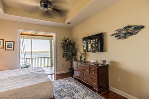 4 bedrooms, desk, iron/ironing board, WiFi