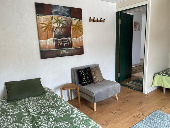 3 chambres, fer et planche à repasser, Wi-Fi, draps fournis