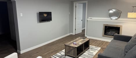 Smart-tv och eldstad