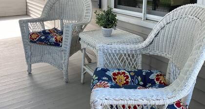 Charming Lower Near Hospitals/Green Bay/Astor