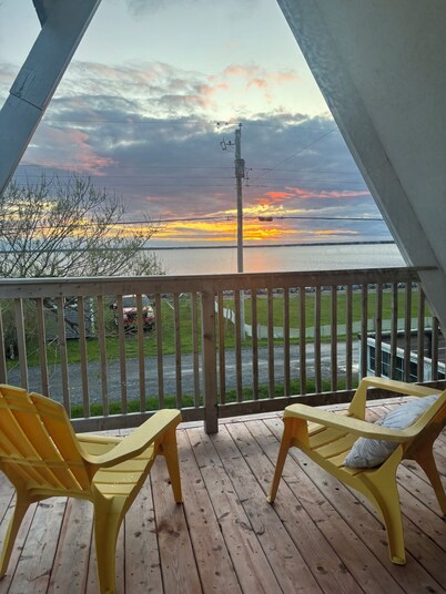 Water view cottage with hot tub, beach access and fire pit 