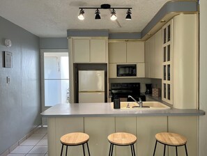 Fridge, microwave, oven, stovetop - Cozy apartment at Montones Beach (Isabela)