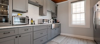 Modern meets Classic: Cozy condo on Smith River