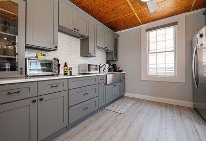 Modern meets Classic: Cozy condo on Smith River