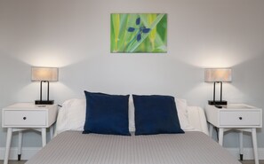 1 bedroom, Internet, bed sheets - Modern meets Classic: Cozy condo on Smith River (Bassett)