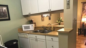 茶具/咖啡用具、冰箱、微波炉、烤箱