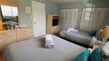 1 bedroom, desk, iron/ironing board, free WiFi