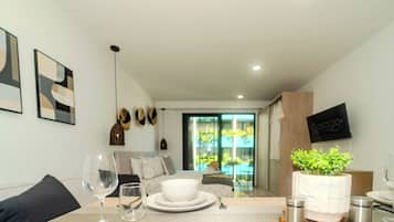 Studio – superior | Eget kjøkken | Kjøleskap, mikrobølgeovn, brødrister og hurtigmikser