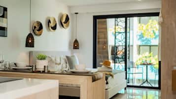 Studio – superior | Eget kjøkken | Kjøleskap, mikrobølgeovn, brødrister og hurtigmikser