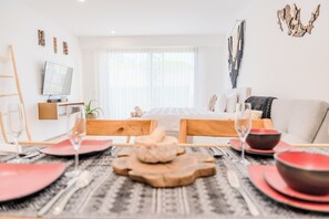 Deluxe Studio | In-room safe, blackout drapes, free WiFi, bed sheets