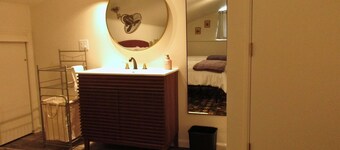 The Loft at Aspen Pine with Wi-Fi, AC in wonderful Hot Springs