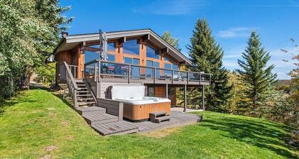 Spacious 4-bedroom house in Snowmass Village with a beautiful view.