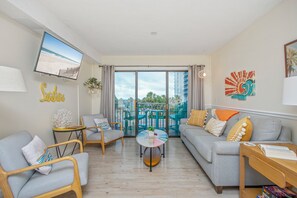 Smart TV, video games, books - Oceanview 1 bdrm condo, pools, hot tubs, lazy river, WIFI, walk to attractions! (Myrtle Beach)