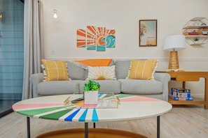 Smart TV, video games, books - Oceanview 1 bdrm condo, pools, hot tubs, lazy river, WIFI, walk to attractions! (Myrtle Beach)