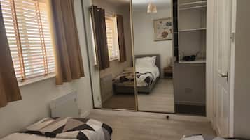 2 bedrooms, desk, iron/ironing board, free WiFi