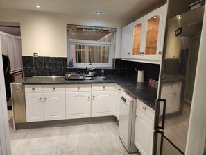 Fridge, microwave, oven, dishwasher - My Holiday Home - 2 Bed House - Free parking (Swinton)