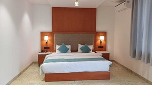 Superior Suite, 1 King Bed, Balcony | Free minibar, laptop workspace, free WiFi, bed sheets - Hotel Scala (Rajnagar)