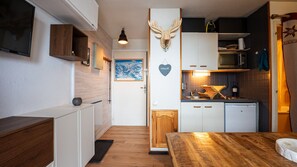 Fridge, microwave, coffee/tea maker, electric kettle