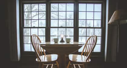 Lake Street Retreat: Charming Getaway with Stunning Lake View Sunsets
