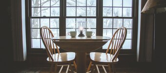 Lake Street Retreat: Charming Getaway with Stunning Lake View Sunsets