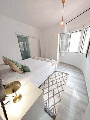 3 bedrooms, iron/ironing board, free WiFi, bed sheets - BELLA VISTA - 300m from the Beach, Private Pool Havre de Paix for Families" (in French) (El poblets)