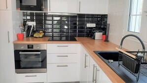 Kaffetrakter/tekoker, mikrobølgeovn, ovn og kokeplater
