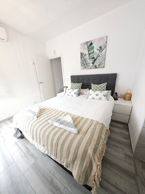 3 slaapkamers, een strijkplank/strijkijzer, gratis wifi, beddengoed