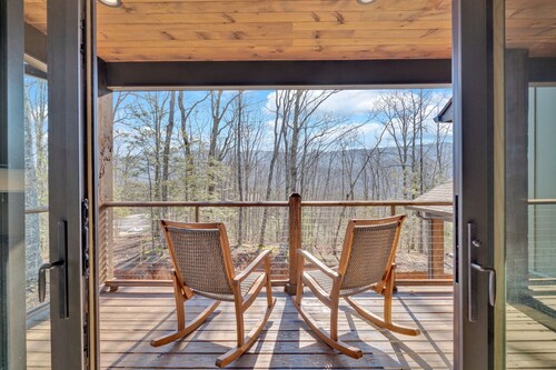 WOW LUXURY! Sleeps 10-12, 4 BR, Pool Table, Hot Tub, Mountain Views