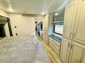 1 bedroom, iron/ironing board, WiFi, bed sheets - Luxury RV With A Gorgeous Mountain View: KingBD, Wi-Fi,AC, Fireplace, BBQ & More (Scottsdale)