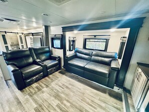 Smart TV, fireplace, stereo