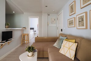 2 habitaciones, tabla de planchar con plancha y cuna de viaje